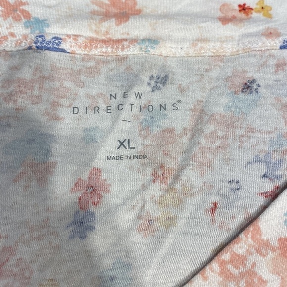 A womens New Directions floral stretch 3/4 sleeve regular size top XL.  NWT - Picture 3 of 6